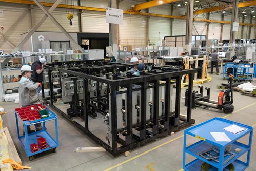 共話中國經(jīng)濟(jì)新機(jī)遇 專訪匈牙利經(jīng)濟(jì)部長納吉，解析電動(dòng)汽車技術(shù)是機(jī)遇而非威脅